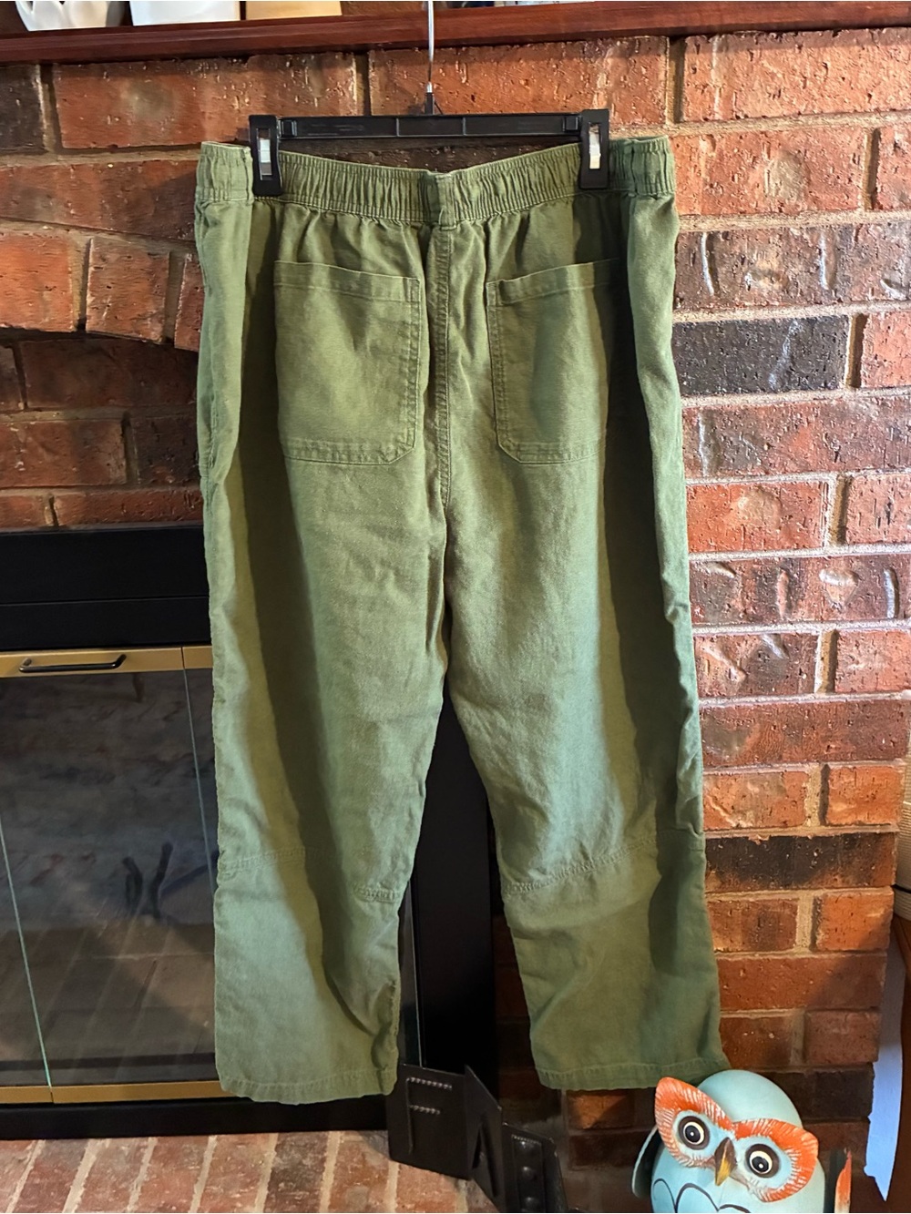 Time and Tru Womenโs Olive Cropped Pants - Picture 3 of 5